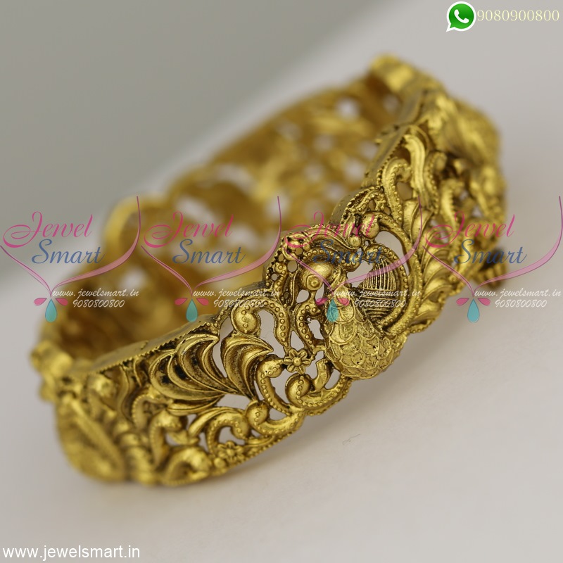 321900 Gold Jewellery Stock Photos Pictures  RoyaltyFree Images   iStock  Gold jewellery white background Wearing gold jewellery Women  with gold jewellery